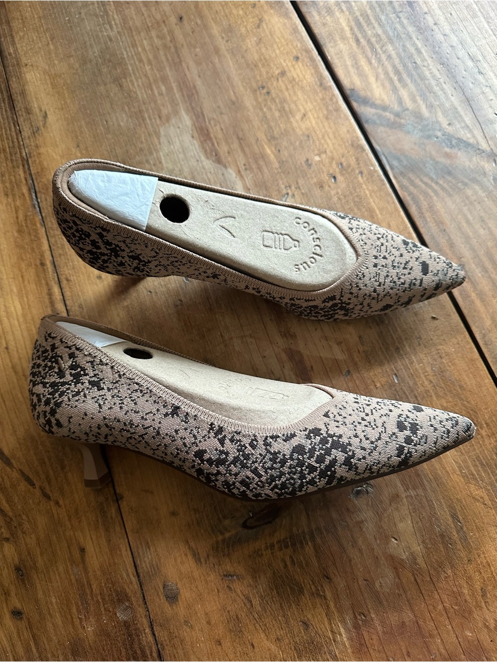 Vivaia Scarlett Pointed Toe Kitten Heels Size 40 / 9 - NWOB